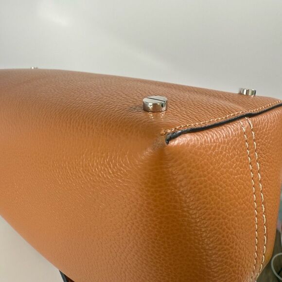 TOTEME T-Lock Grained-Leather Top Handle Tan - Picture 13 of 16